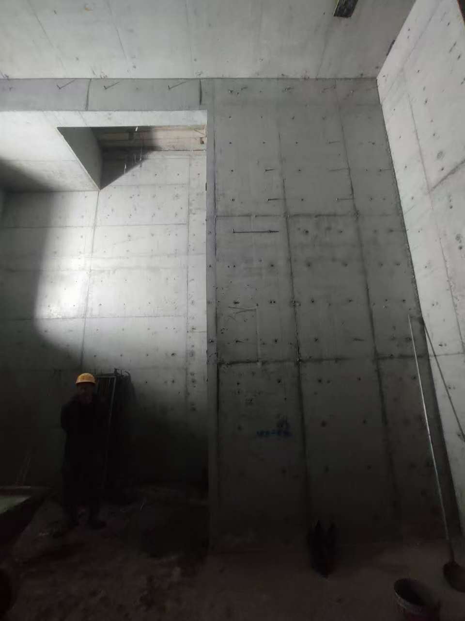 米易墙上开槽钢筋断了有影响吗